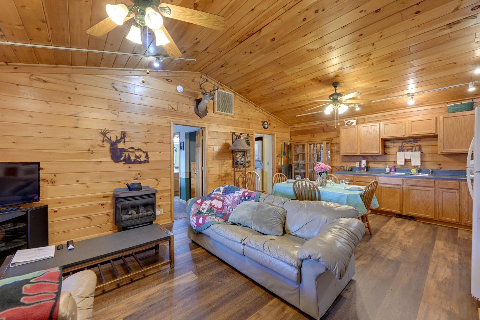 Cozy Deer Glen Cabin With Private Hot Tub And Porch! Bryson City Exterior foto