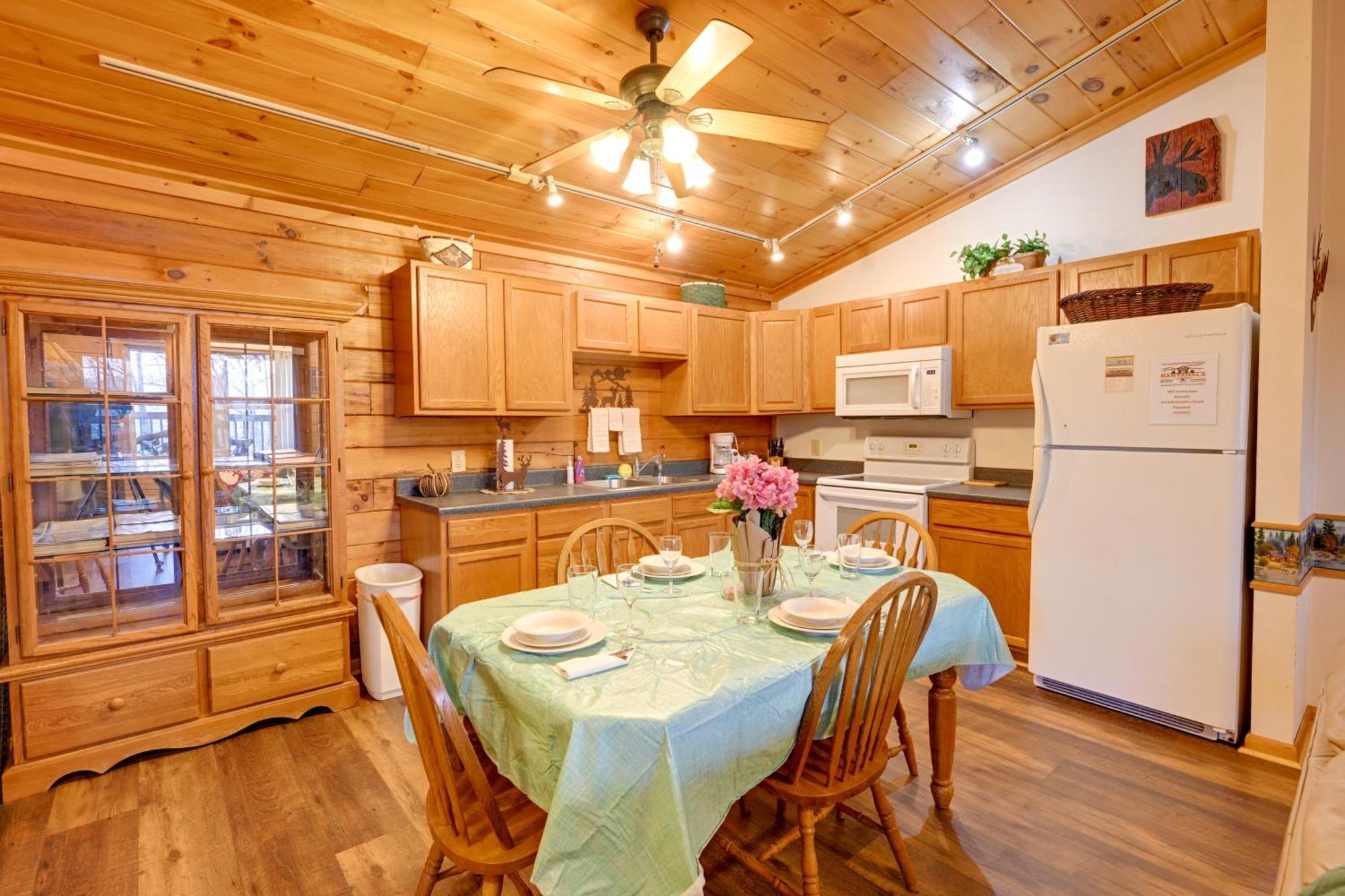 Cozy Deer Glen Cabin With Private Hot Tub And Porch! Bryson City Exterior foto