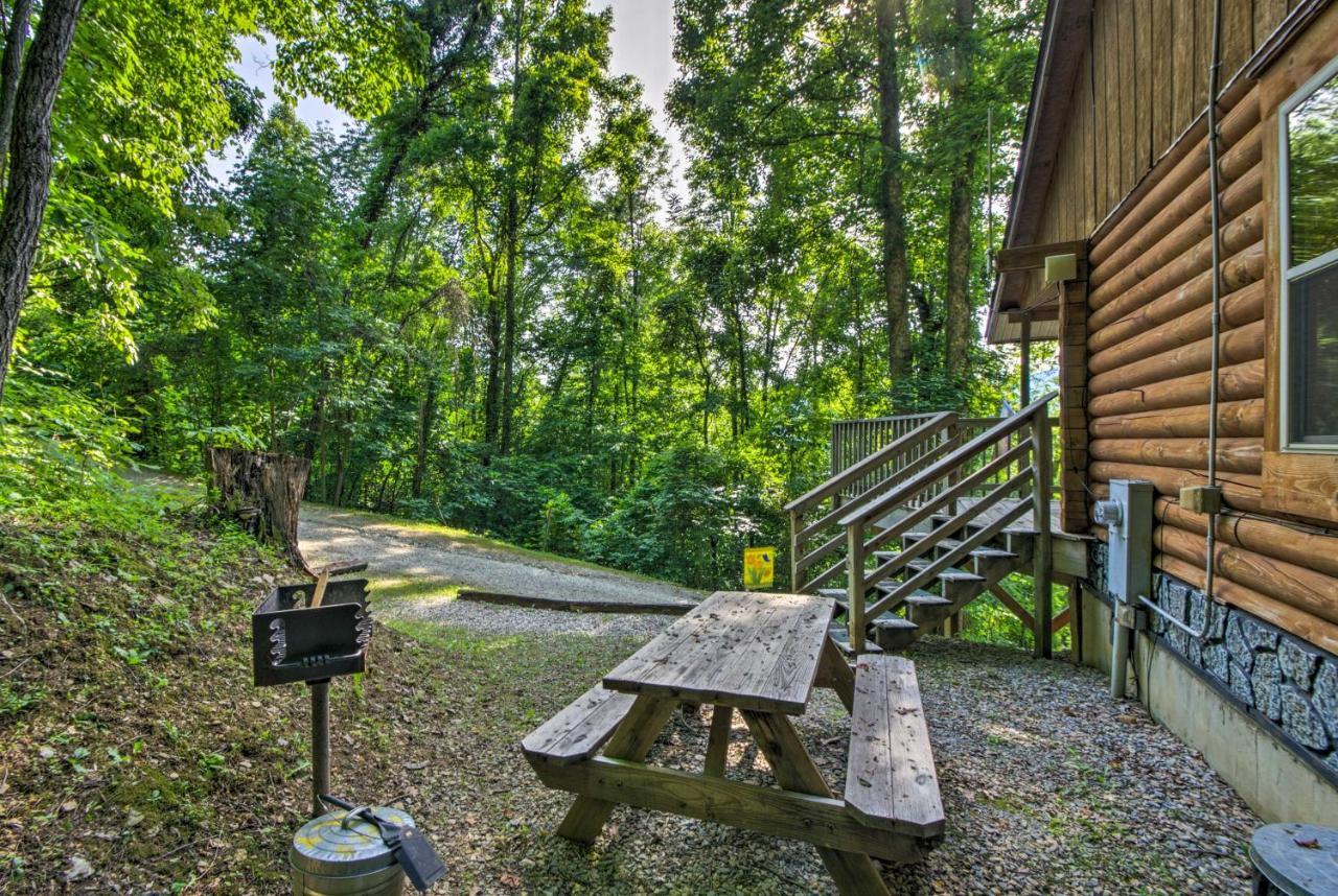 Cozy Deer Glen Cabin With Private Hot Tub And Porch! Bryson City Exterior foto